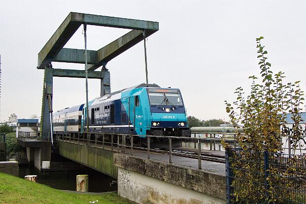 245 212