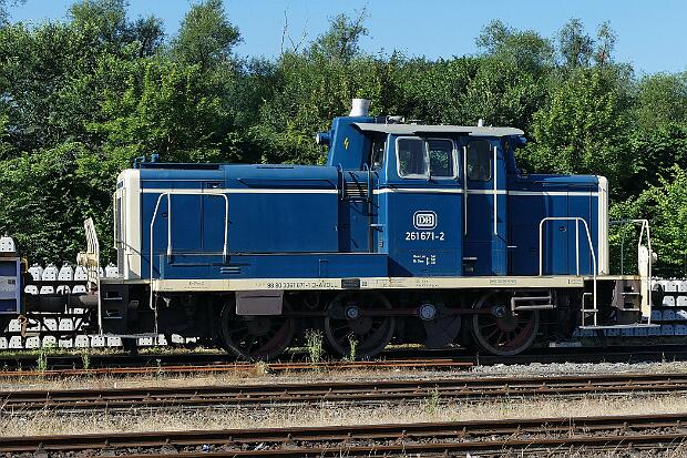 261 671