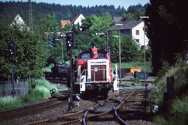 261 736