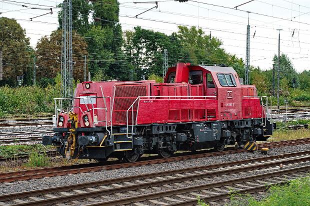 261 085