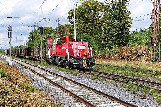 261 102