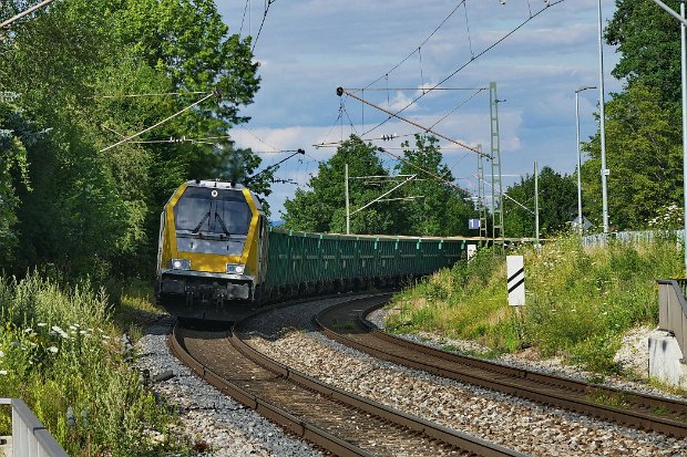 263 005