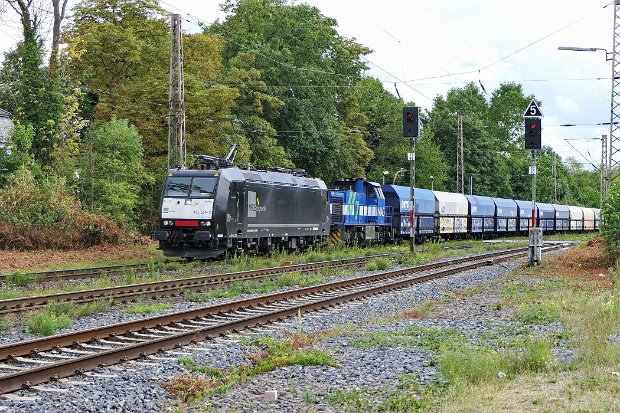 275 018