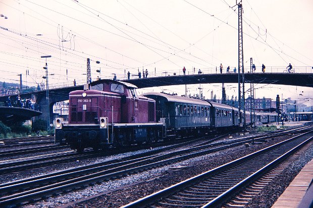 290 393