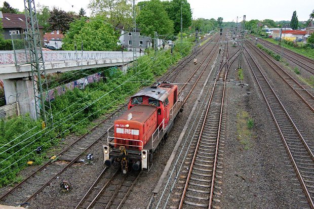 294 725