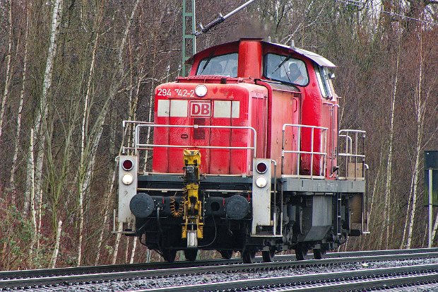 294 742