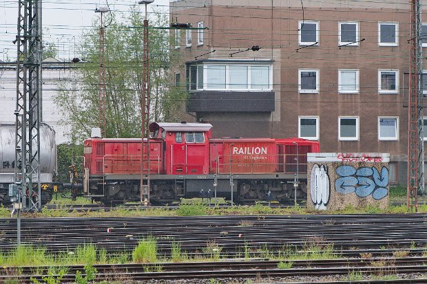294 817