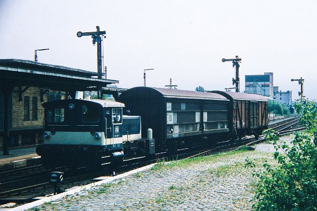 332 044