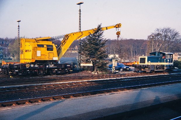 332 125