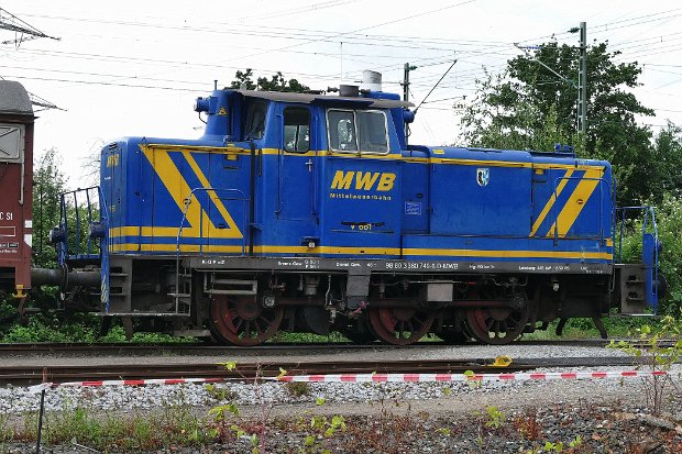 360 749