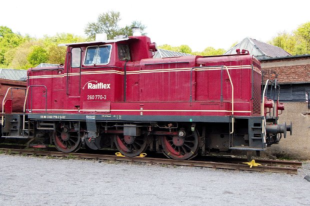 360 770