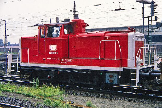 361 821