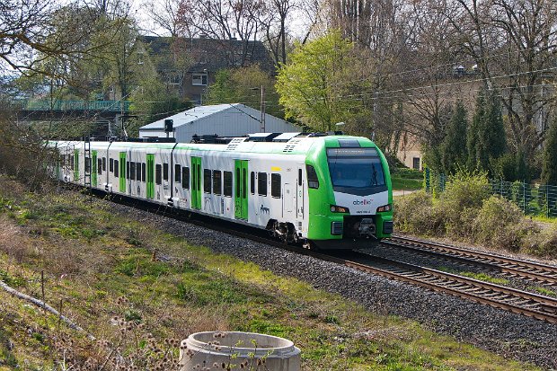 3429 004