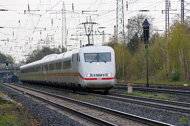 401 009