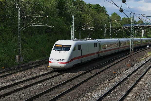 401 015