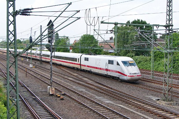 401 018