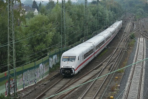402 002