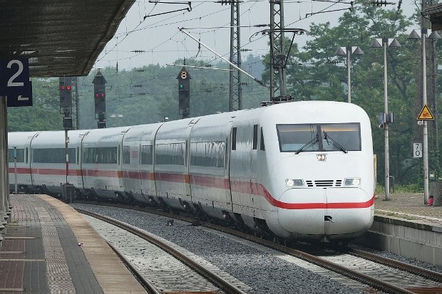402 008