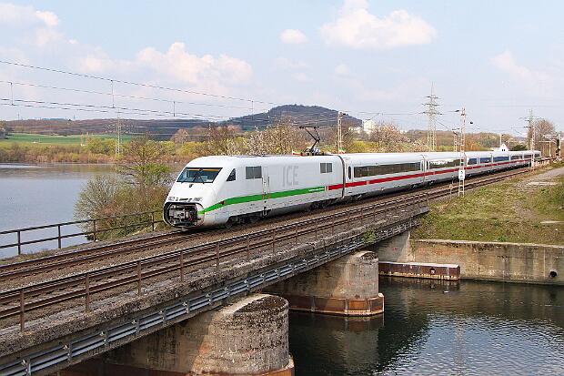 402 009