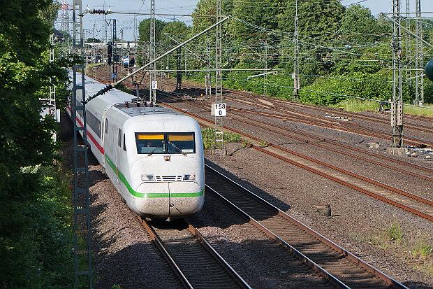 402 021