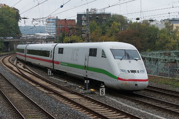 402 022