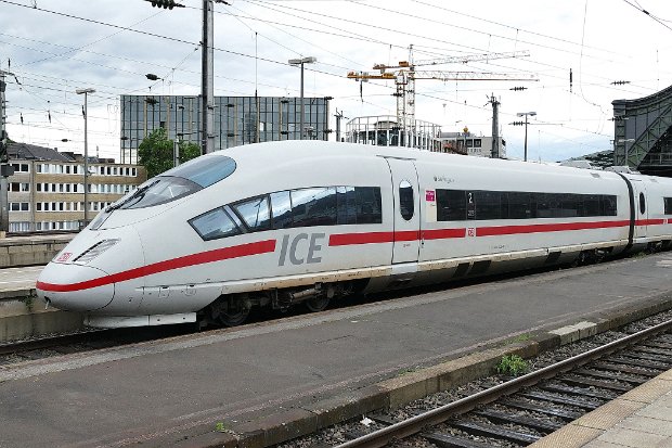 403 022