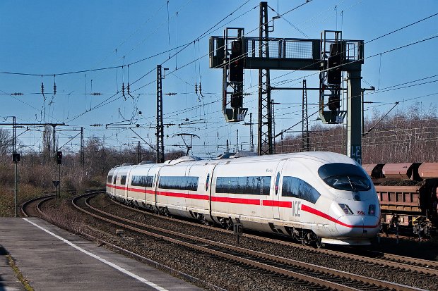403 025