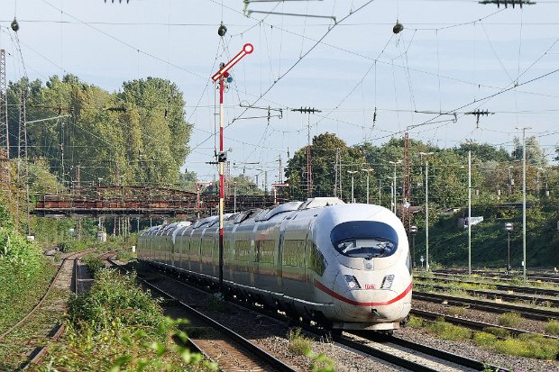 406 085