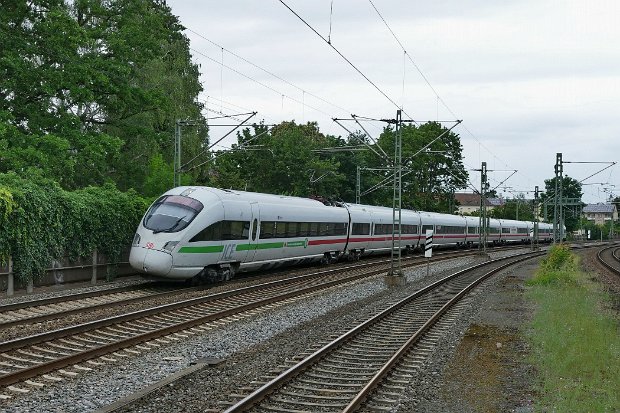 411 004