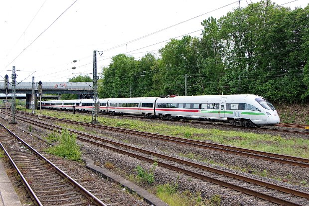 411 032