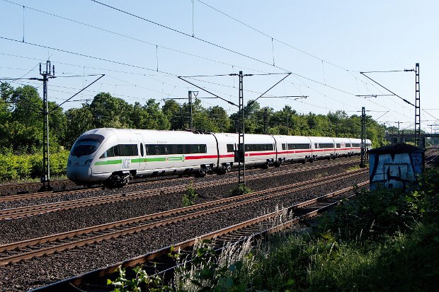 411 062
