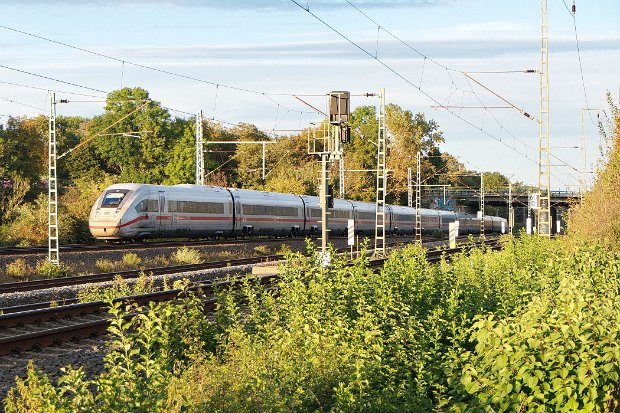 412 046