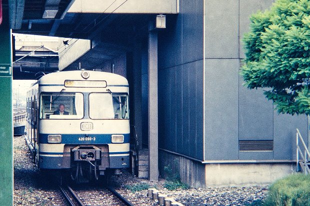 420 090