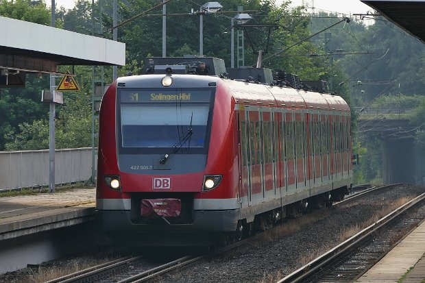 422 001