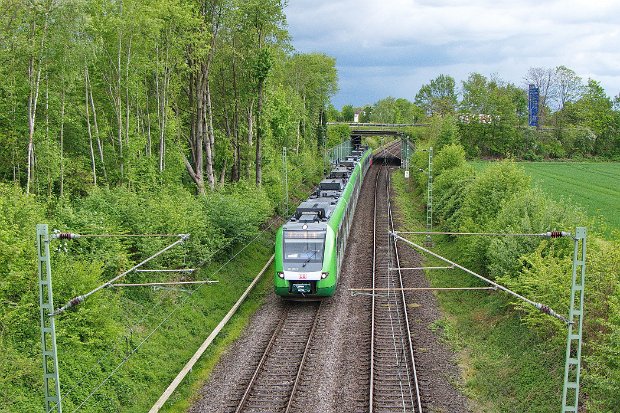 422 004