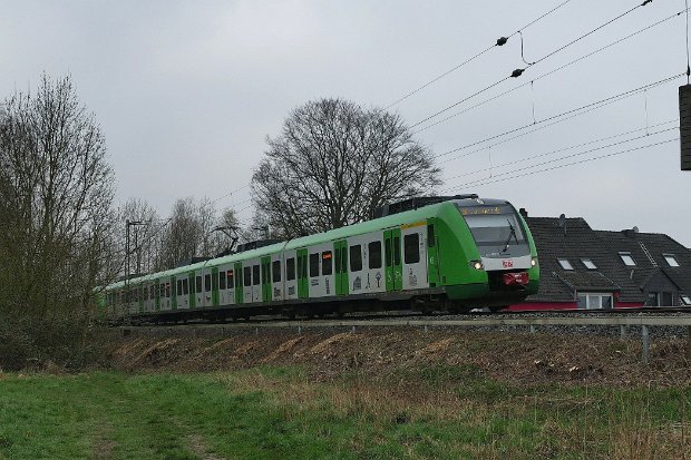 422 006