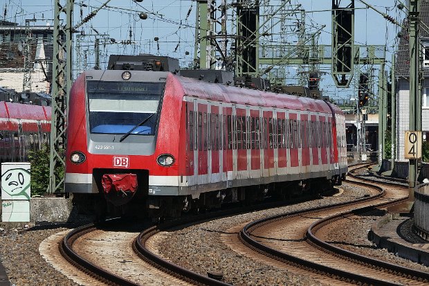 423 051