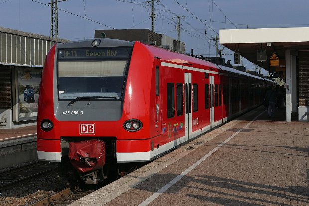 425 059
