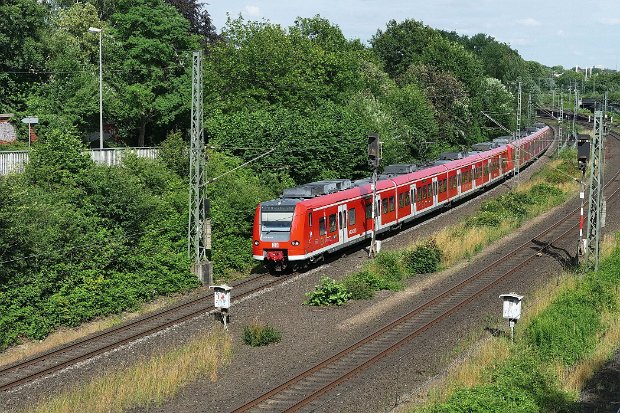 425 065