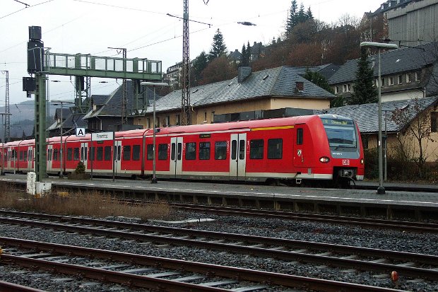 425 068