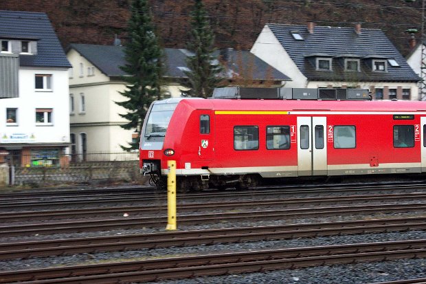 425 072