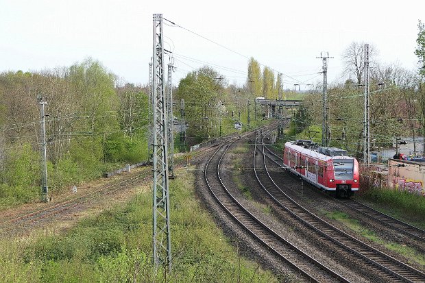 426 007