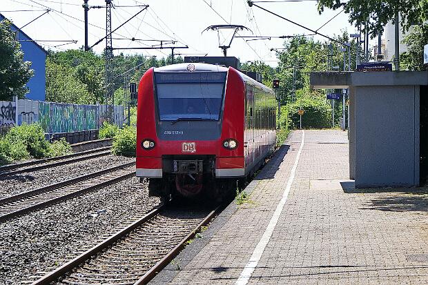 426 017