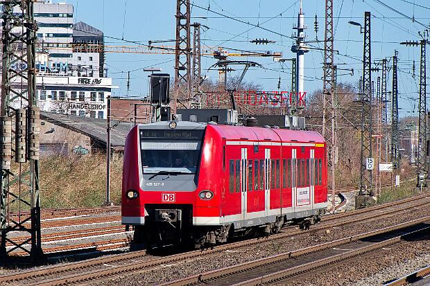 426 027