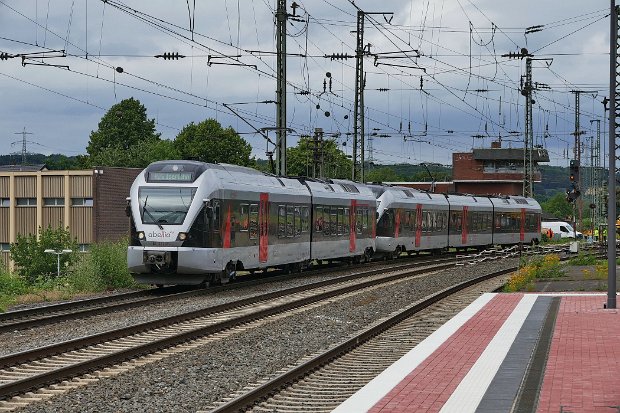 426 100
