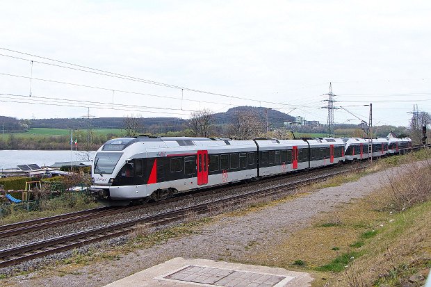 427 102