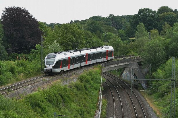 427 104