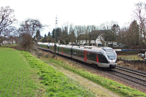427 105