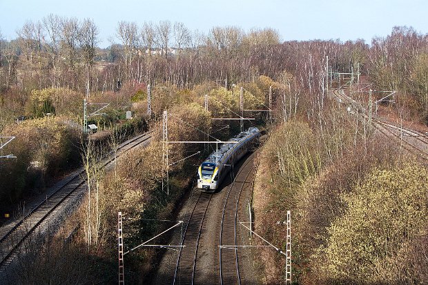 428 115