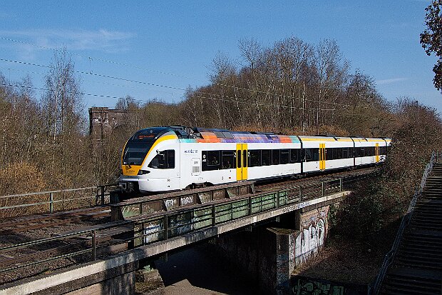 428 118